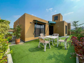 Luxury 2-Bed Penthouse w Private Terrace & Views